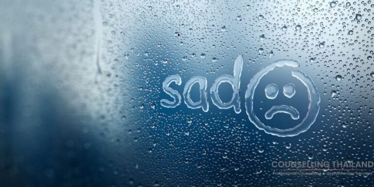Smiling Depression: เมื่อรอยยิ้มปกปิดความเจ็บปวด
