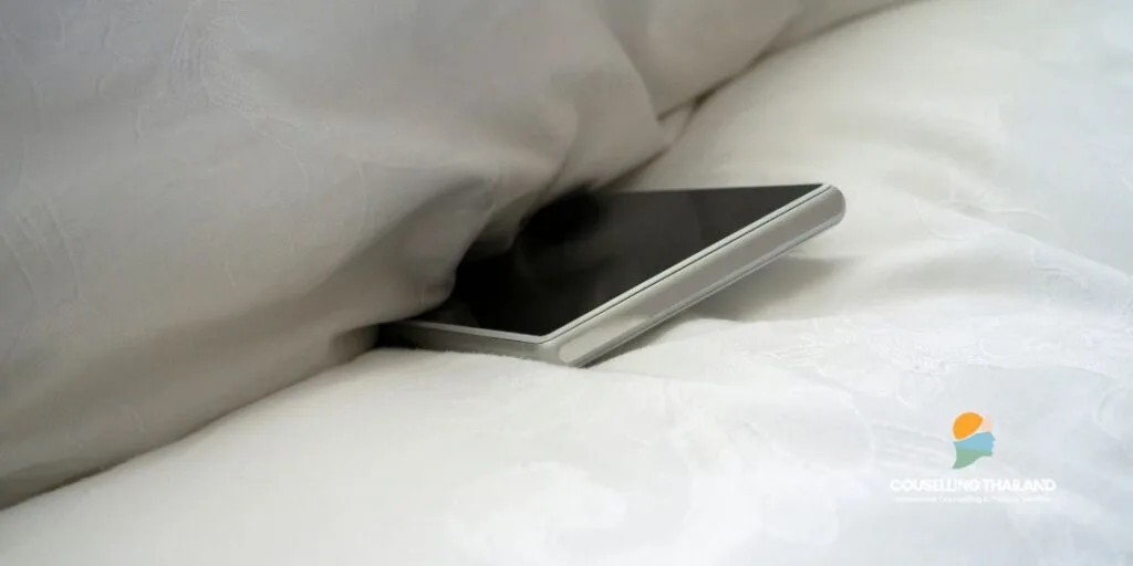 Revenge Bedtime Procrastination: ทำไมเราจึงนอนดึกแม้ว่าจะเหนื่อย 