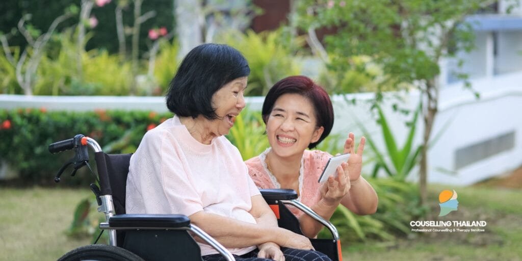 ลูกคนเดียวกับภาระดูแลพ่อแม่ "เหนื่อยกาย เหนื่อยใจ แต่ใครจะเข้าใจเราบ้าง ?